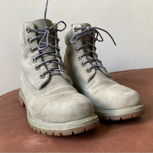 Timberland | Women’s Premium 6” Classic Waterproof Leather Work Boot - Picture 3 of 9